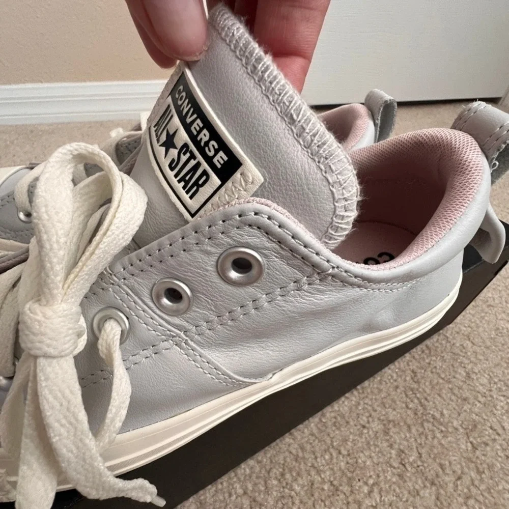 New Converse All Star Leather Low Top Sneakers‎ Bow Back Detail Women's Size 9 - Picture 2 of 9